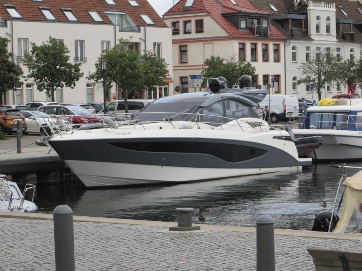 Ferienwohnungen "Marie" Mit Terrassen, Inclusive Park- Und Stellplaetze Am Haus, Mueritz-Strand Nur 700M, Altstadt 10Min, Ruhige Lage, Waren  Extérieur photo